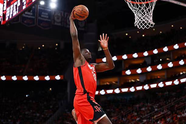 体育视频直播-替补中锋受伤了依然出场时间有限,火箭签下他的意义到底是什么?