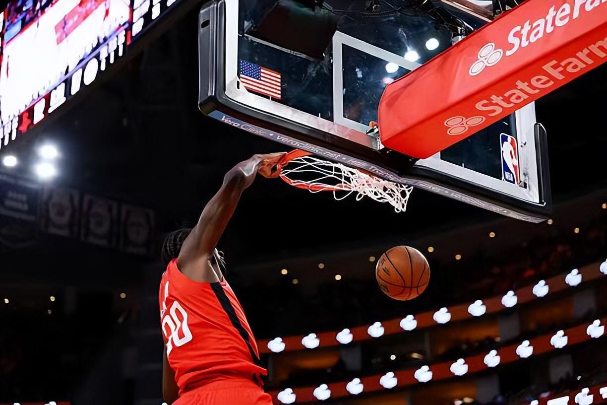 体育视频直播-替补中锋受伤了依然出场时间有限,火箭签下他的意义到底是什么?