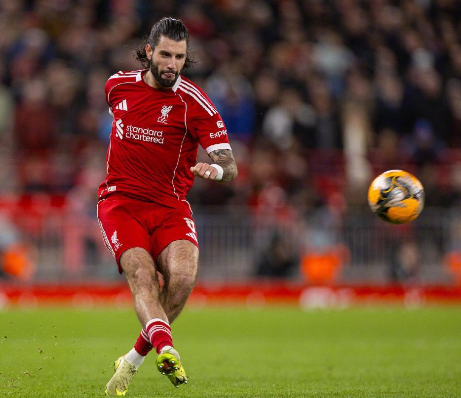 体育视频直播-索博任意球破僵局，萨拉赫回归铁卫造乌龙，利物浦3-0完胜马赛