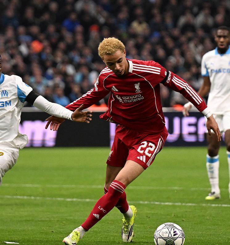 体育视频直播-索博任意球破僵局，萨拉赫回归铁卫造乌龙，利物浦3-0完胜马赛