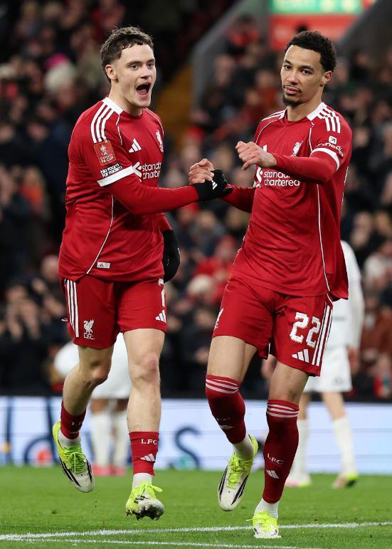 体育视频直播-索博任意球破僵局，萨拉赫回归铁卫造乌龙，利物浦3-0完胜马赛