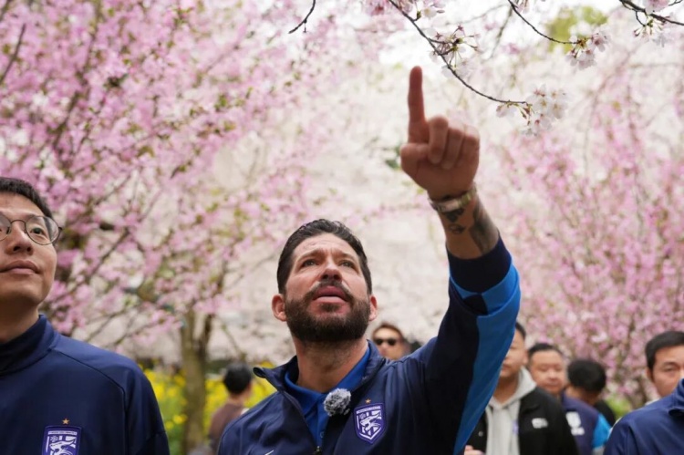 app下载-莫拉春日东湖行 邀您赏樱花、来看球