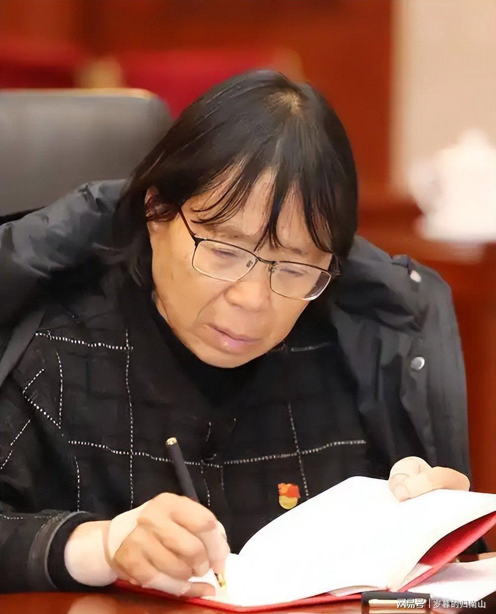 人民日报发文，揭张桂梅真实现状，卸任华坪女高校长传闻早有真相