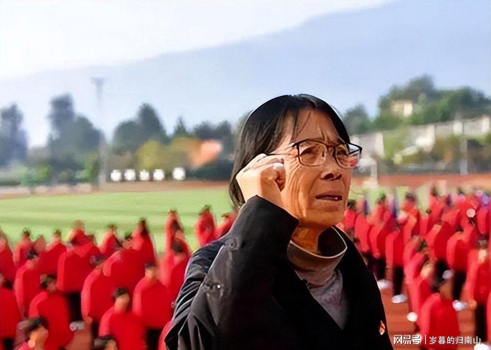 人民日报发文，揭张桂梅真实现状，卸任华坪女高校长传闻早有真相
