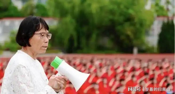 人民日报发文，揭张桂梅真实现状，卸任华坪女高校长传闻早有真相